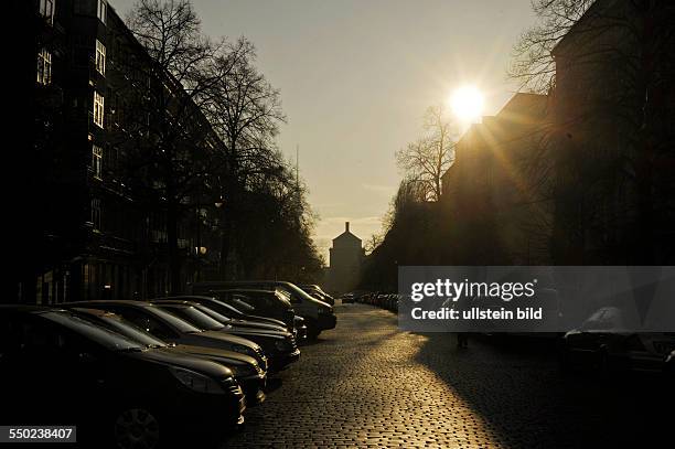 Herbst in Berlin - Herbstsonne über der Rykestraße in Berlin-Prenzlauer Berg