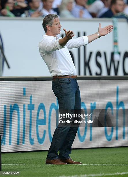 Fussball, Saison 2013-2014, 1. Bundesliga, 2. Spieltag, VfL Wolfsburg - FC Schalke 04, Trainer Jens Keller