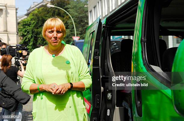 Claudia Roth während eines Pressetermins zum Auftakt der Wahlkampftour von Bündnis 90/Die Grünen zur bevorstehenden Bundestagswahl in Berlin