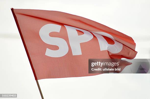 Fahne beim Deutschlandfest anlässlich des 150jährigen Bestehens der SPD auf der Strasse des 17. Juni in Berlin