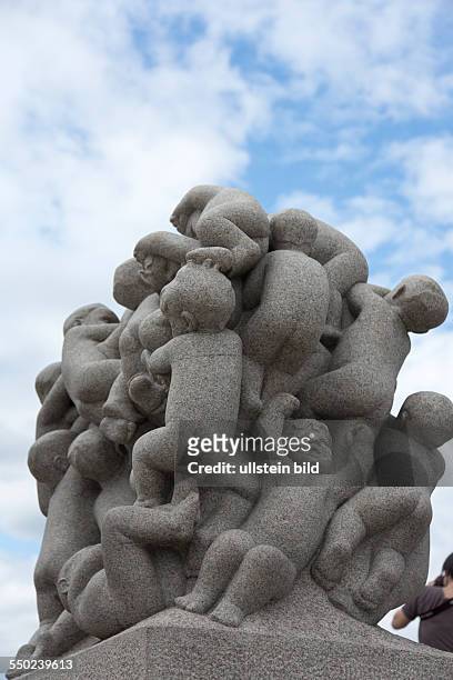 Vigeland-Skulpturenpark im Frognerpark in Oslo: Skulpturengruppe mit Darstellung von Babys bzw. Kleinkindern