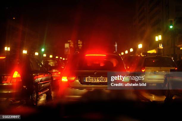 Winterliches Berlin - Schlechte Sicht beim Autofahren