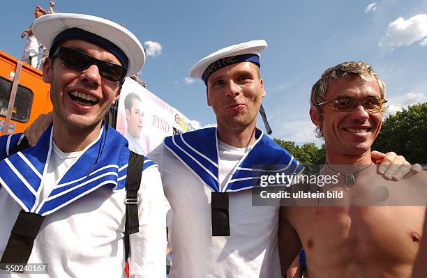 Christopher Street Day - Demonstration von Schwulen und Lesben in Berlin, Männer als Matrosen verkleidet