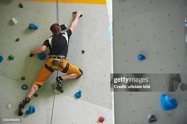 Kletterzentrum Berlin, Kletterhalle der DAV Sektion Berlin, Kletterer an der Kletterwand