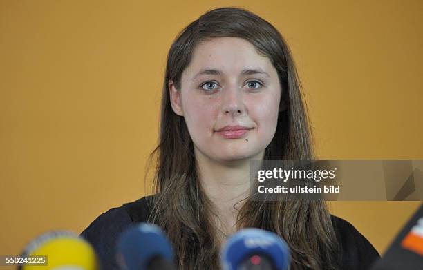 Katharina Nocun während einer Pressekonferenz zum Überwachungsskandal in Berlin