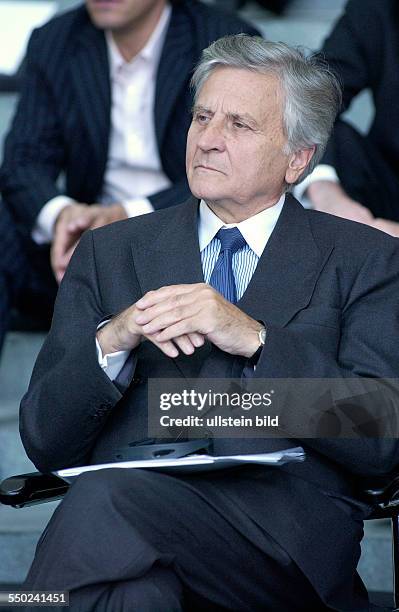 Jean-Claude Trichet spricht Dankesworte anlässlich der Verleihung des Deutsch-Französischen Kulturpreises im Berliner Bundeskanzleramt