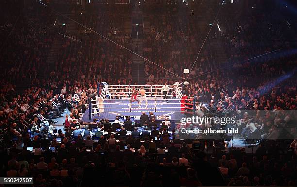 Super Six World Boxing Classics - Boxkampf im Super-Mittelgewicht Arthur Abraham vs. Jermain Taylor in der O2-World in Berlin