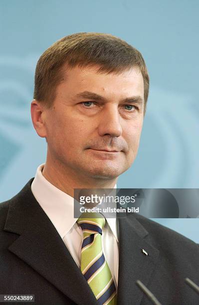 Andrus Ansip während einer Pressekonferenz anlässlich seines Besuches in Berlin
