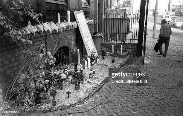 Mahnwache für die zu Unrecht inhaftierten in der DDR an der Georgenkirche in Halle/Saale - Aufnahmedatum geschätzt