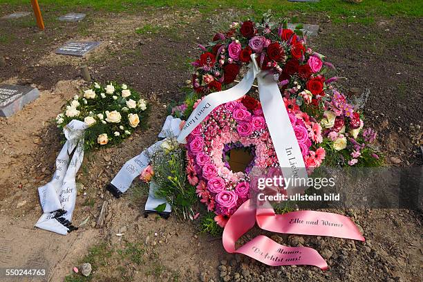 Churchyard, death, mourning, entombment, grave, urn tomb, flowers, roses, wreath, coronal, floral arrangement, ribbons