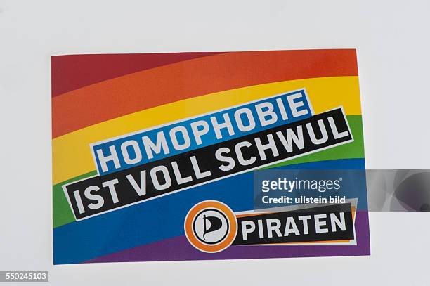 Streuartikel der Piratenpartei, Aufkleber der Piratenpartei mit dem Slogan; Homophobie ist voll schwul