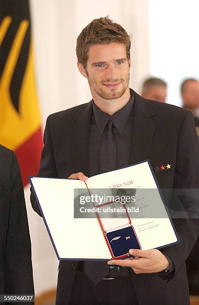 Fußballspieler Arne Friedrich während des Empfangs beim Bundespräsidenten anlässlich der Auszeichnung der Spieler der deutschen...