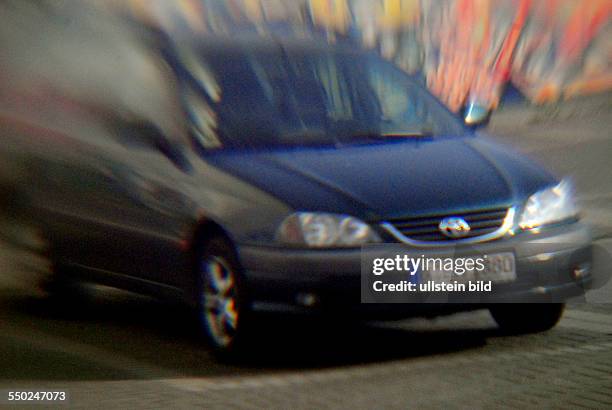 Auto fährt in Berlin