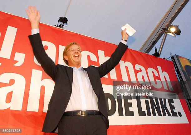 Dietmar Bartsch während eines Statements zum Ergebniss der Bundestagswahl auf der Wahlparty der Partei Die Linke in der Kulturbrauerei in Berlin