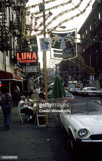 Ca. 1977, New York, Little Italy, Geschäfte und Restaurants in der Mulberry Street