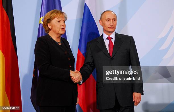 Bundeskanzlerin Angela Merkel und Ministerpräsident Wladimir Putin während einer gemiensamen Pressekonferenz in Berlin