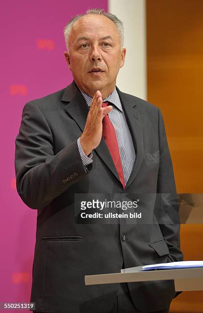 Matthias Machnig während einer Pressekonferenz zur Energiepolitik im Willy-Brandt-Haus in Berlin