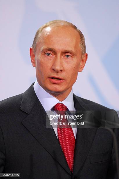 Ministerpräsident Wladimir Putin während einer Pressekonferenz in Berlin