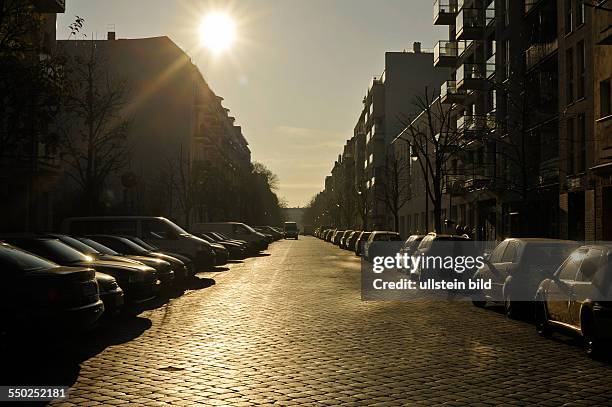 Herbst in Berlin - Herbstsonne über der Lychener Straße in Berlin-Prenzlauer Berg