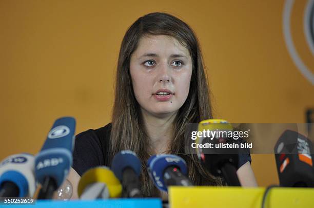 Katharina Nocun während einer Pressekonferenz zum Überwachungsskandal in Berlin