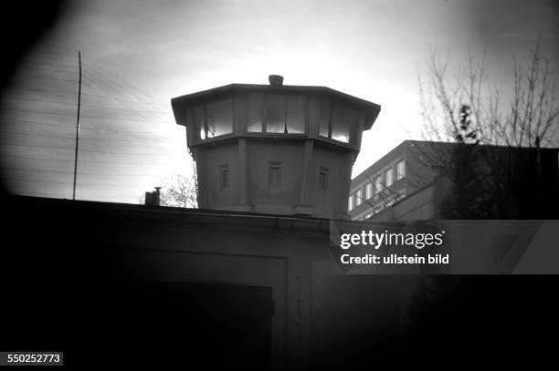 Lomografie - Gedenkstätte Berlin-Hohenschönhausen auf dem Gelände der früheren zentralen Untersuchungshaftanstalt des Ministeriums für...