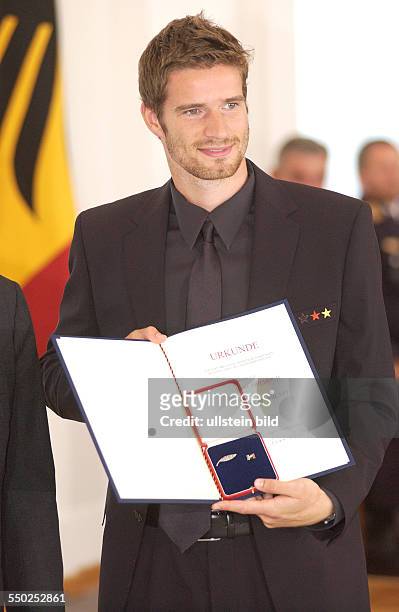 Fußballspieler Arne Friedrich während des Empfangs beim Bundespräsidenten anlässlich der Auszeichnung der Spieler der deutschen...