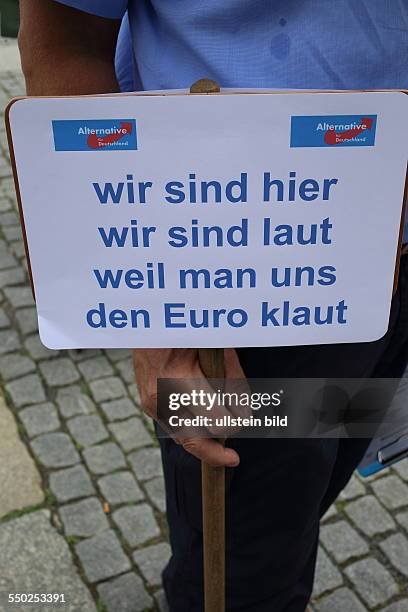 Berlin Demonstration gegen die Preisverleihung an Draghi, am bebelplatz