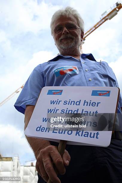 Berlin Demonstration gegen die Preisverleihung an Draghi, am bebelplatz