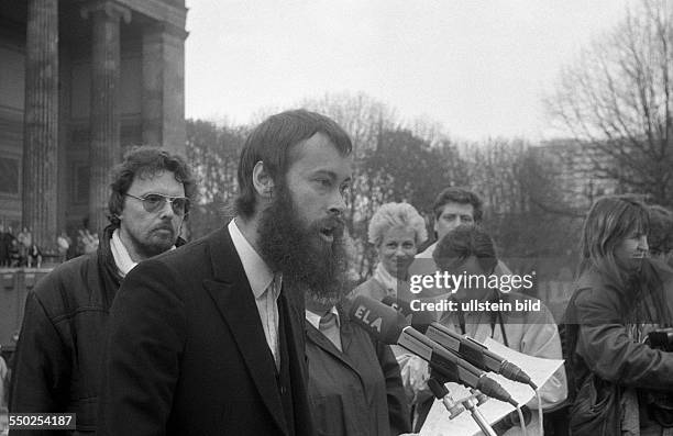 Demonstration for a exchange rate 1:1 at the monetary union between East and West Germany: Thomas Krüger speaking