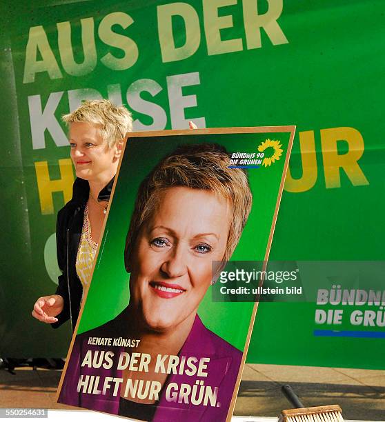 Spitzenkandidatin Renate Künast während einer Wahlkampfveranstaltung zur bevorstehenden Bundestagswahl in Berlin, Motto: Aus der Krise hilft nur Grün