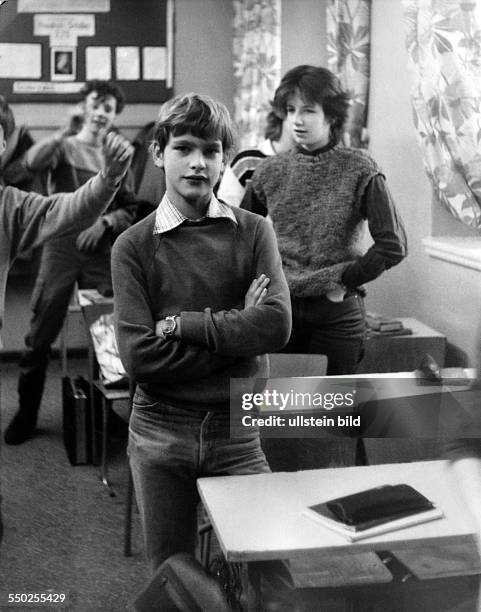 Public school in East Berlin, pupils during lesson at the 6th Polytechnical school Karl Friedrich Schinkel in Berlin Prenzlauer Berg