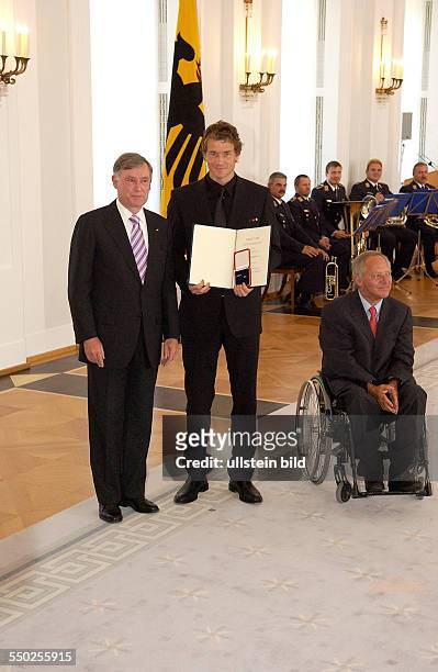 Fußballspieler Jens Lehmann , Bundespräsidenten Horst Köhler und Bundesinnenminister Wolfgang Schäuble anlässlich der Auszeichnung der Spieler der...