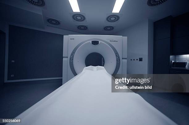 Computertomographie - 16-Schicht-Spiral-CT-Scanner SOMATOM Sensation 16 der Siemens AG Medical Solutions - im Bundeswehrkrankenhaus in Berlin