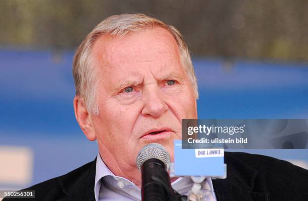 Lothar Bisky spricht beim Wahlkampfabschluss der Partei die Linke zur bevorstehenden Wahl des Europäischen Parlaments am 7. Juni 2009 auf dem...