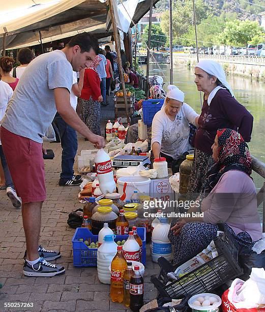 Türkei Lykische Küste Fethiye Gemüsemarkt Verkauf von Obst und Gemüse auf dem Wochenmarkt