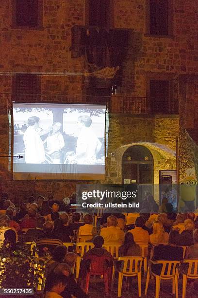 Open air Kino in der Altstadt von Bolsena