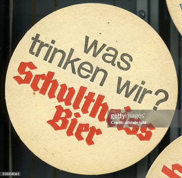 Deutschland, ca. 1970, Bierdeckel, was trinken wir? Schultheiss Bier