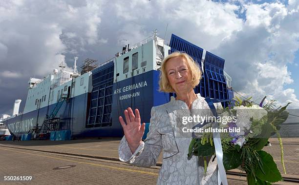 Die Taufpatin Bundesministerin fuer Bildung und Forschung Johanna Wanka nach der Taufe vor dem Transportschiff " Ark Germania " in der Volkswerft in...