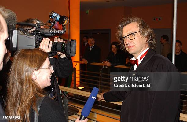 Regisseur Wim Wenders gibt ein Interview anlässlich der Präsentation des Eröffnungsfilms -Chcago- auf den 53. Internationalen Filmfestspielen in...