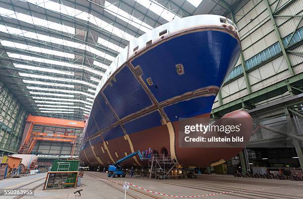 Schiffstaufe von einem DFDS Schiff in der Volkswerft in Stralsund: Der Schiffsneubau Ark Dania in der Schiffbauhalle der Volkswerft in Stralsund