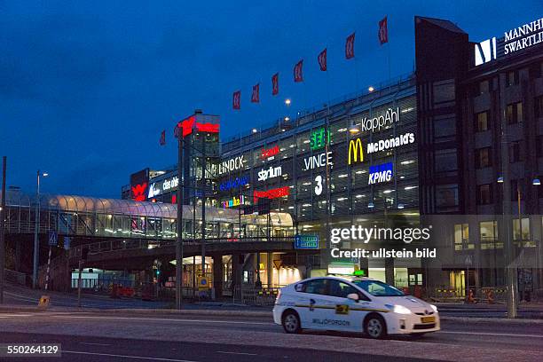 Einkaufszentrum bei Nacht in Göteborg