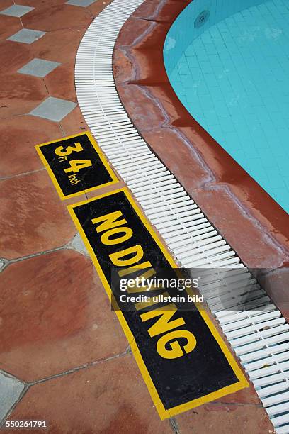 Hyderabad Beschriftung eines Beckenrandes, NO DIVING, Hotel