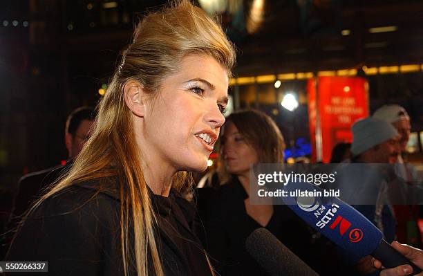 Comedian Anke Engelke anlässlich der Filmpremiere von -Findet Nemo- in Berlin