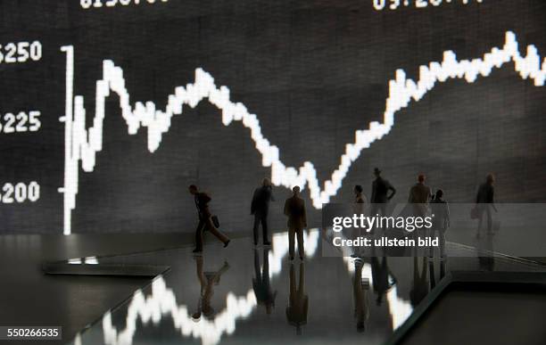 Unkel, the DAX curve from the trading floor of the Frankfurt Stock Exchange with model figures in the foreground