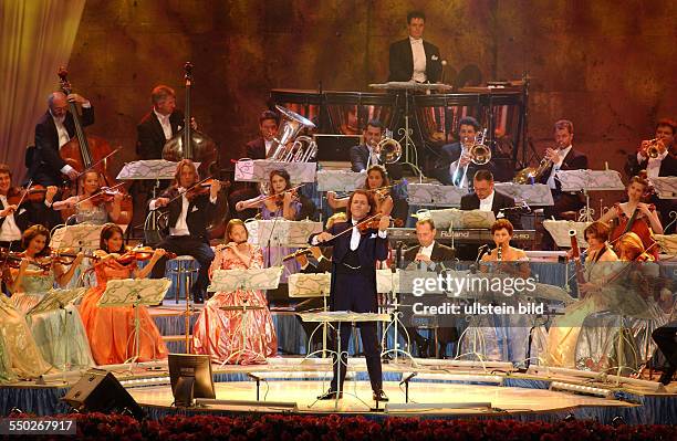 Violinist Andre Rieu während der -Musik zum Träumen Tour- in der Berliner Waldbühne