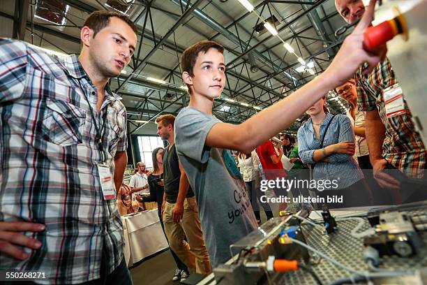 Die Ausbildungsplatzmesse der Wirtschaftsjunioren zieht hunderte Interessierte aus der Region auf das Saarbrücker Messegelände. Rund 90 Unternehmen...