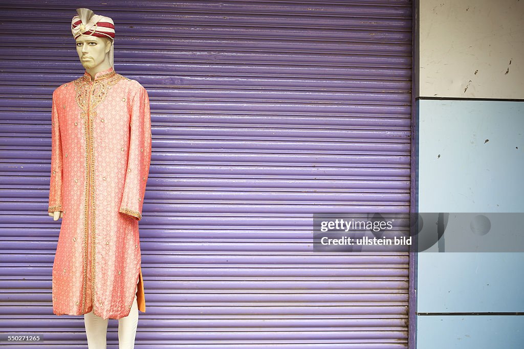 IND, Hyderabad, 20130726, Schaufensterpuppe, Hochzeitkleider,Hauptstadt des Bundesstaates Andrah Pradesh