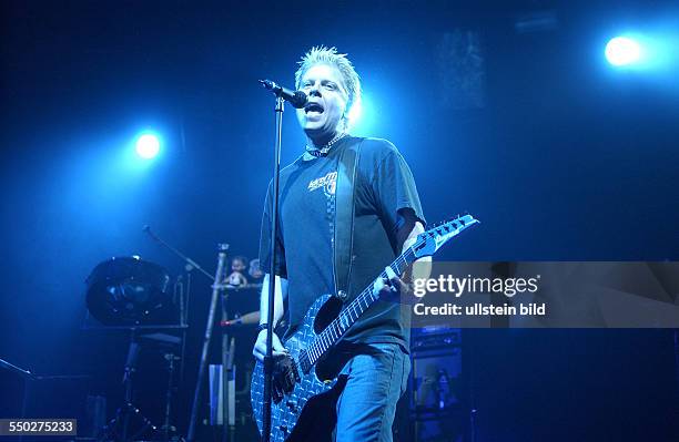 Sänger Bryan -Dexter- Holland anlässlich eines Konzertes in der Berliner Columbiahalle