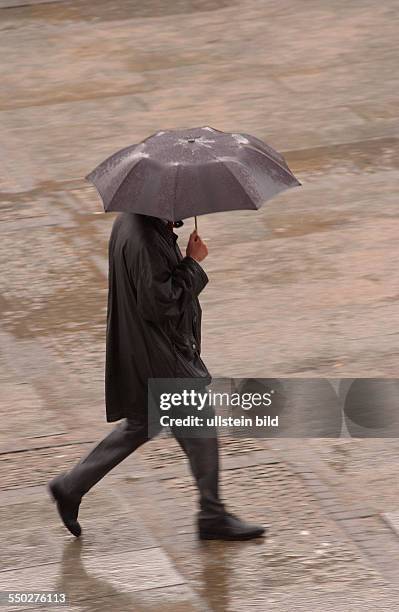 Berliner kämpfen mit dem Regenwetter