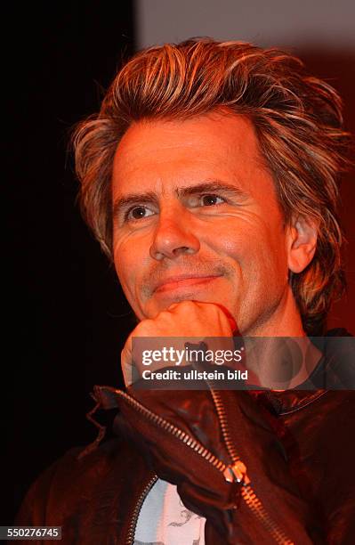 Bassist John Taylor anlässlich der Präsentation des neuen Albums auf der Popkomm 2004 in Berlin